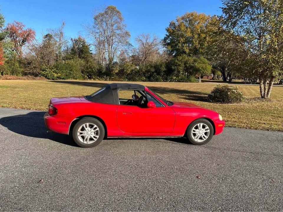 2000 Mazda NB MX-5 Miata - Image 2 of 9