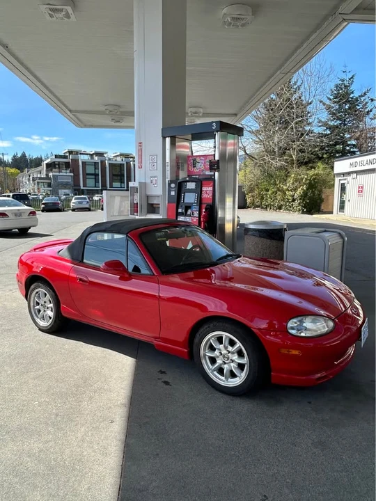 2000 Mazda NB MX-5 Miata - Image 9 of 17