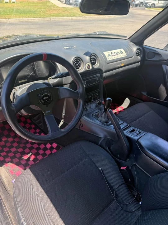 2000 Mazda - Image 8 of 13