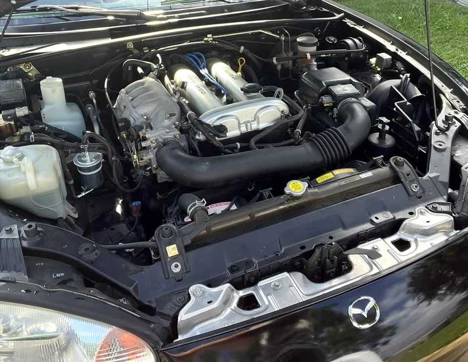 2000 Mazda NB MX-5 Miata - Image 8 of 9