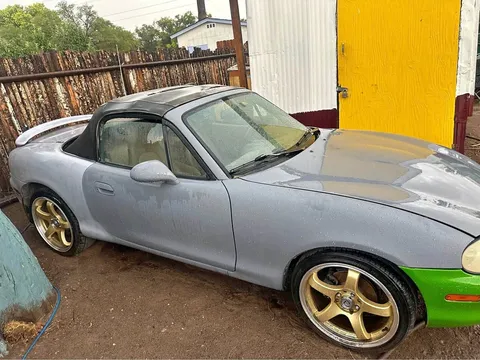 2000 Mazda MX-5 Convertible 2D