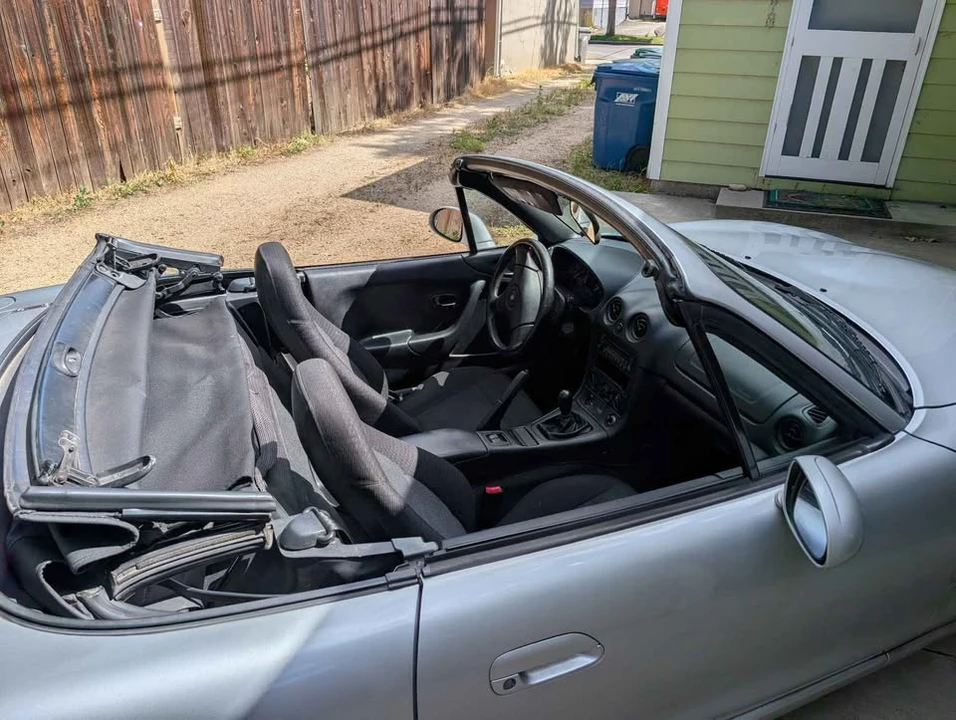 2000 Mazda NB MX-5 Miata - Image 2 of 8