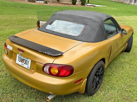 2000 Mazda MX-5 Convertible 2D