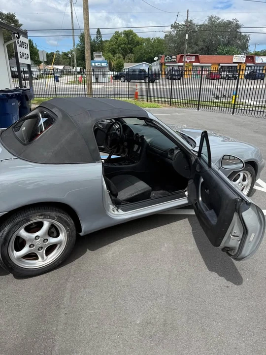 2000 Mazda NB MX-5 Miata - Image 5 of 11