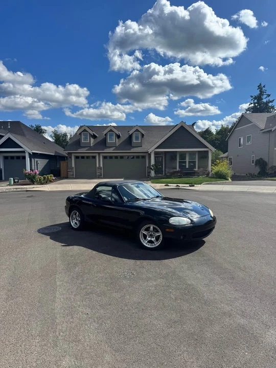 2000 Mazda NB MX-5 Miata - Image 2 of 9