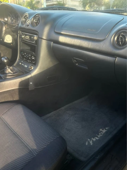 2000 Mazda NB MX-5 Miata - Image 5 of 9