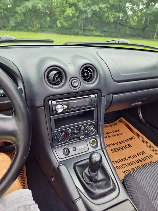 2000 Mazda NB MX-5 Miata - Image 16 of 20