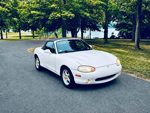 2000 Mazda MX-5 Convertible 2D