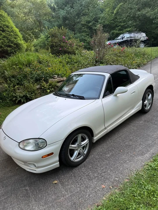 2000 Mazda NB MX-5 Miata - Image 12 of 15