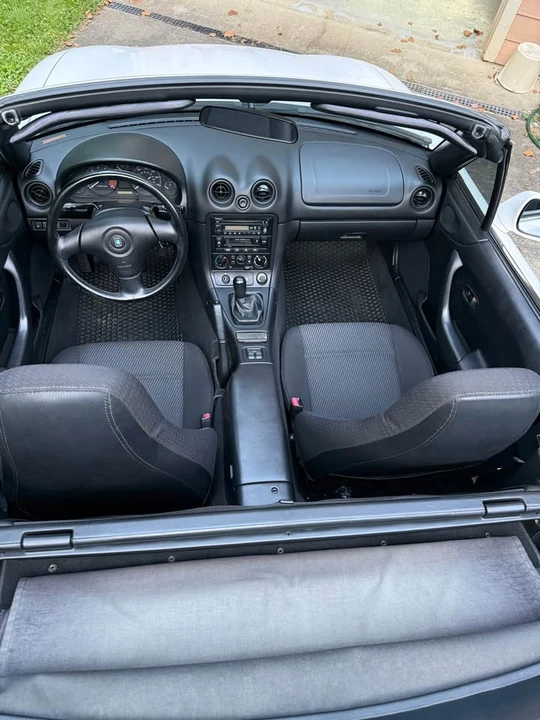 2000 Mazda NB MX-5 Miata - Image 7 of 15