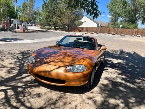 2000 Mazda MX-5 Convertible 2D