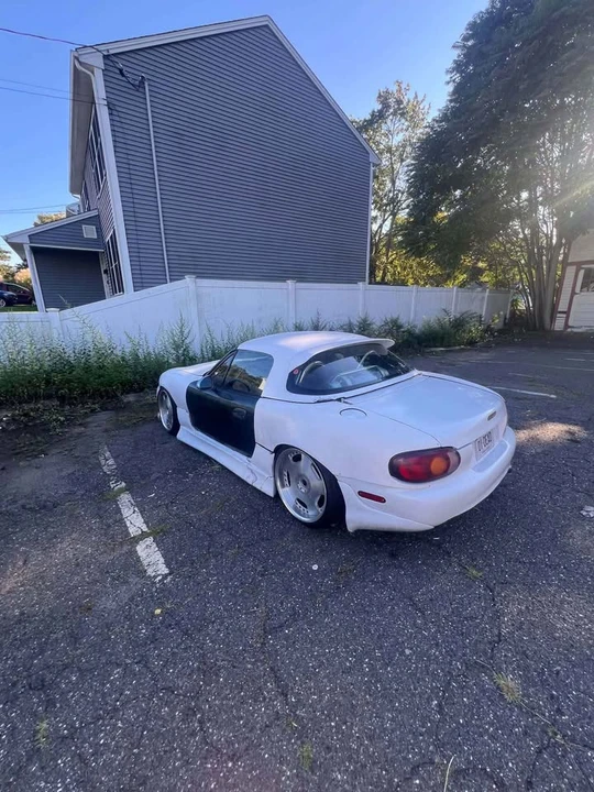 2000 Mazda NB MX-5 Miata - Image 2 of 7