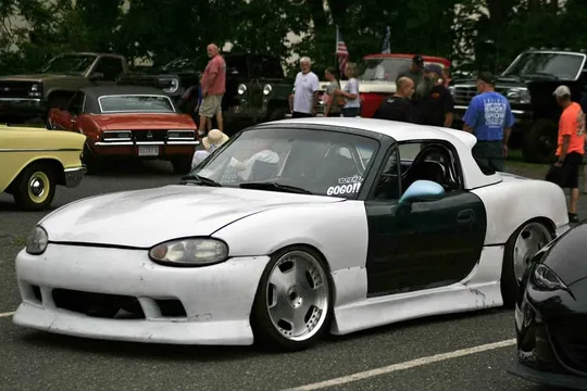 2000 Mazda MX-5 Convertible 2D