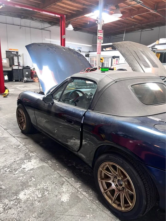 2000 Mazda NB MX-5 Miata - Image 2 of 6