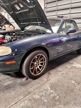 2000 Mazda MX-5 Convertible 2D