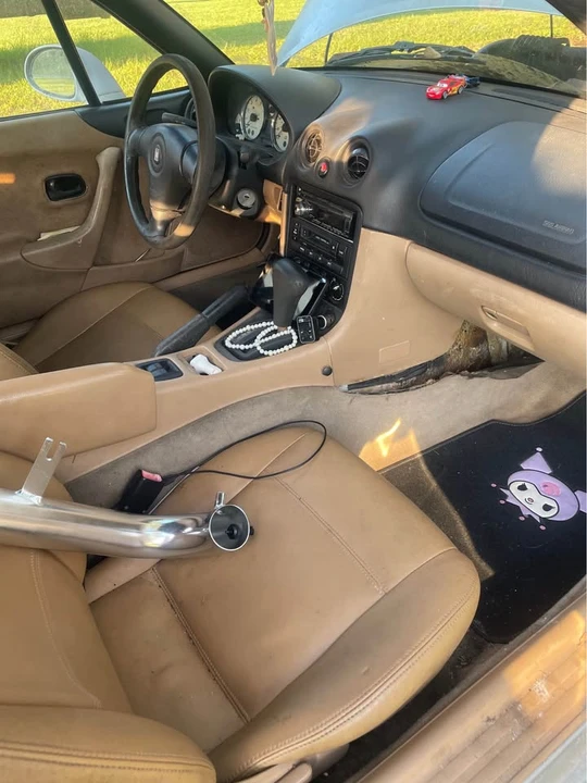 2000 Mazda NB MX-5 Miata - Image 5 of 10