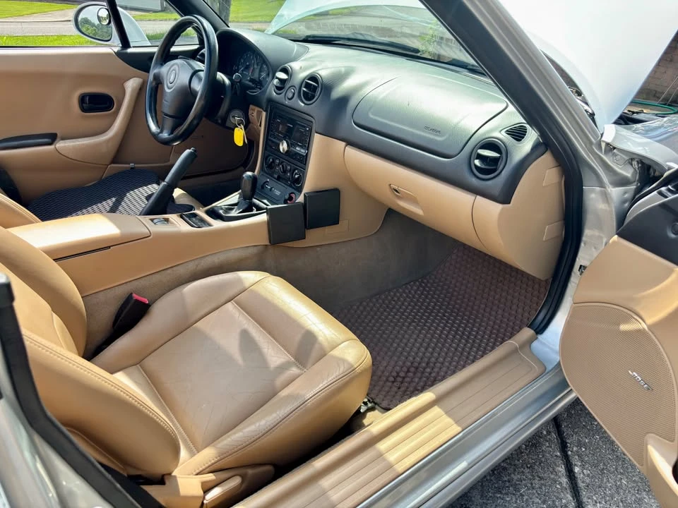 2000 Mazda NB MX-5 Miata - Image 11 of 19