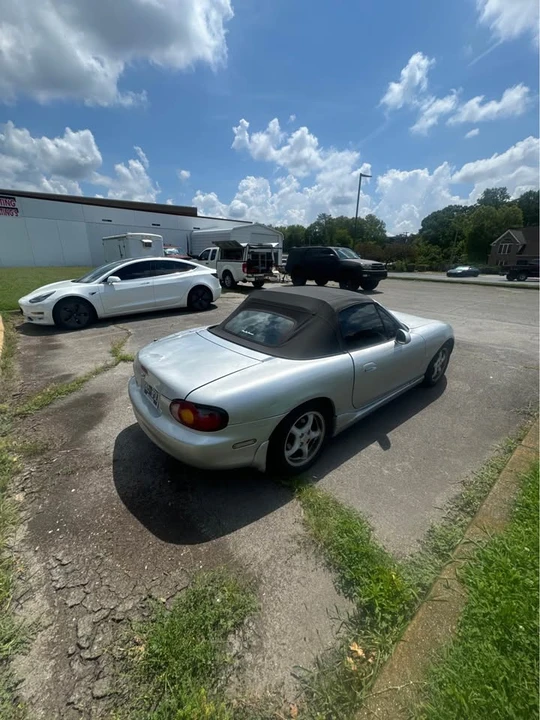 2000 Mazda NB MX-5 Miata - Image 2 of 5