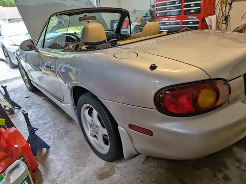2000 Mazda MX-5 LS Convertible 2D