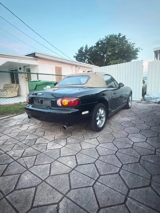 2000 Mazda NB MX-5 Miata - Image 2 of 4