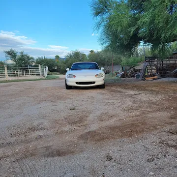 2000 Mazda MX-5 LS Convertible 2D
