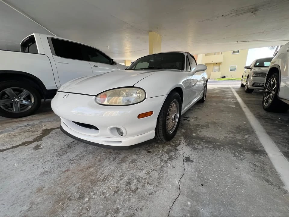 2000 Mazda NB MX-5 Miata - Image 2 of 4