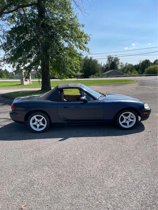 2000 Mazda NB MX-5 Miata - Image 2 of 10