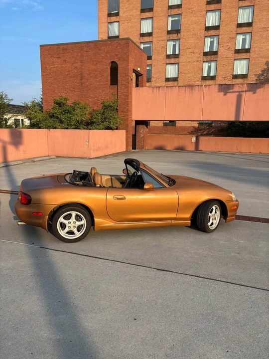 2000 Mazda NB MX-5 Miata - Image 2 of 13
