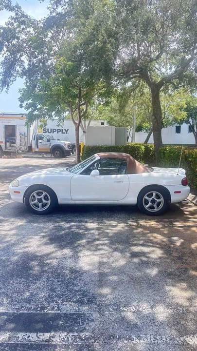 2000 Mazda NB MX-5 Miata - Image 2 of 4
