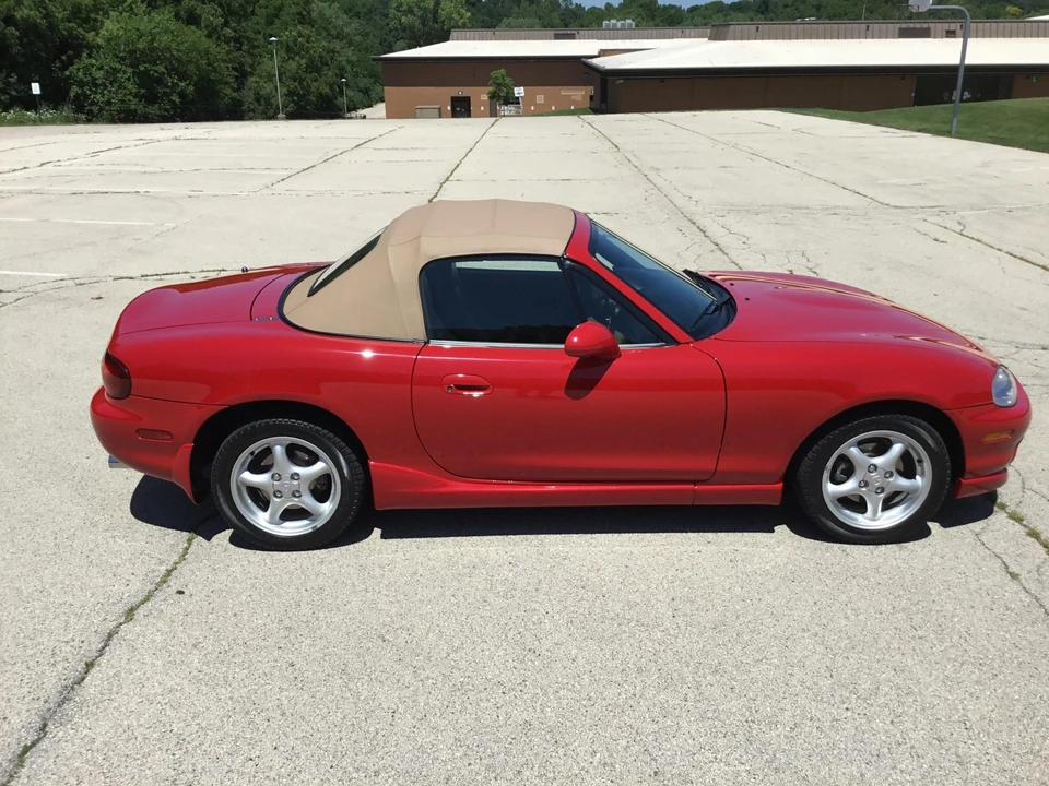 2000 Mazda NB MX-5 Miata - Image 19 of 31