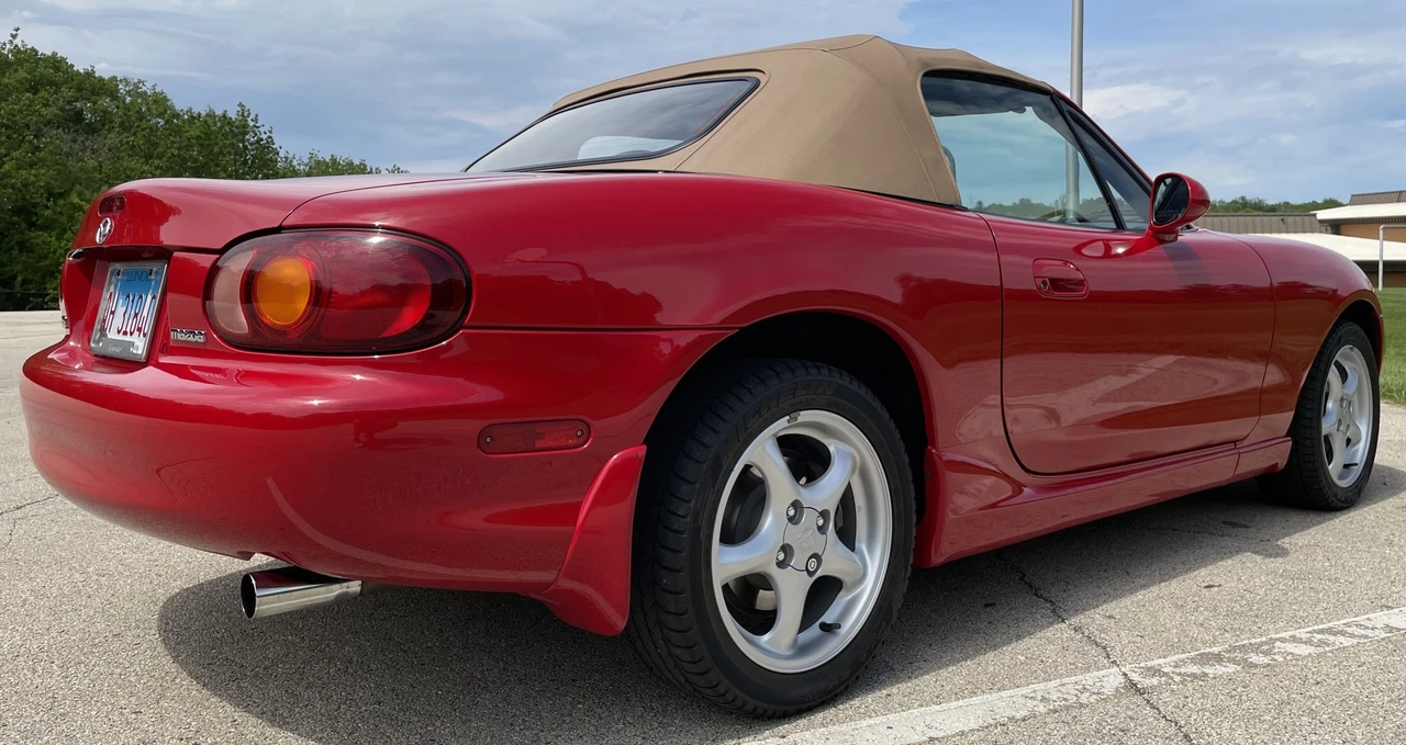 2000 Mazda NB MX-5 Miata - Image 18 of 31