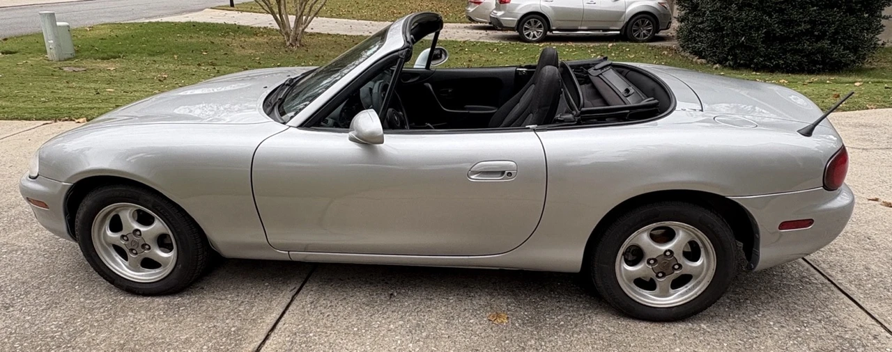 2000 Mazda NB MX-5 Miata - Image 2 of 11
