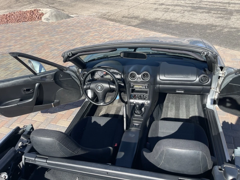 2000 Mazda NB MX-5 Miata - Image 11 of 12