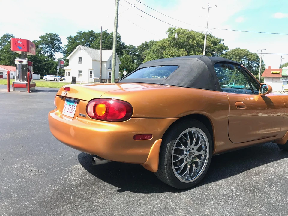 2000 Mazda NB MX-5 Miata - Image 17 of 25