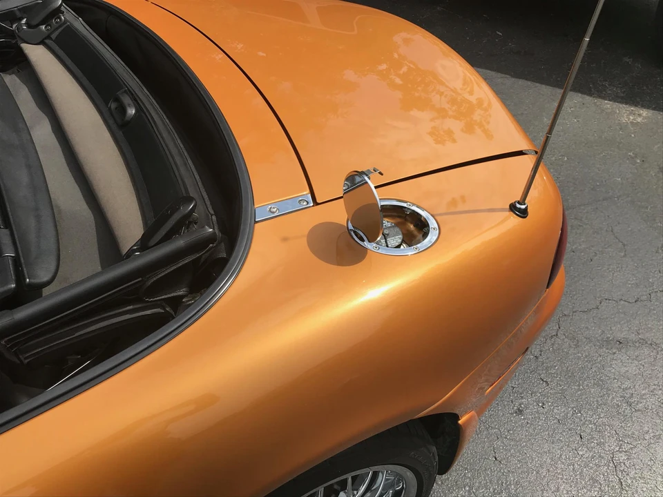 2000 Mazda NB MX-5 Miata - Image 16 of 25