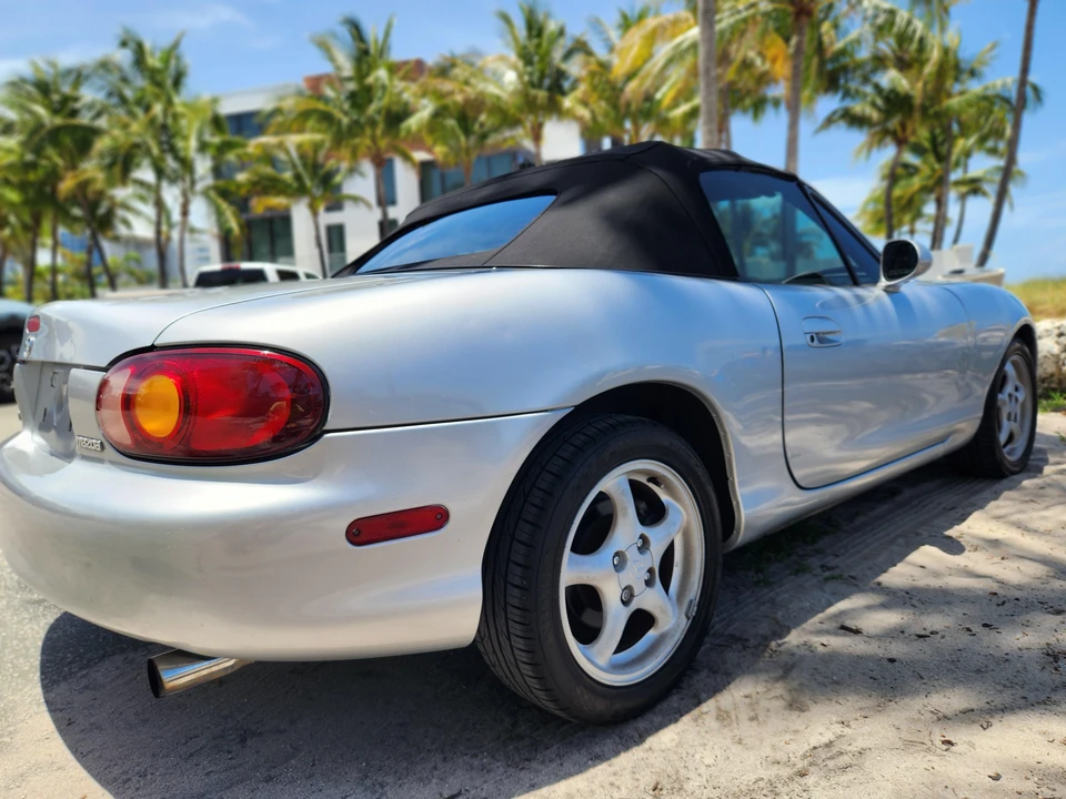 2000 Mazda NB MX-5 Miata - Image 23 of 31