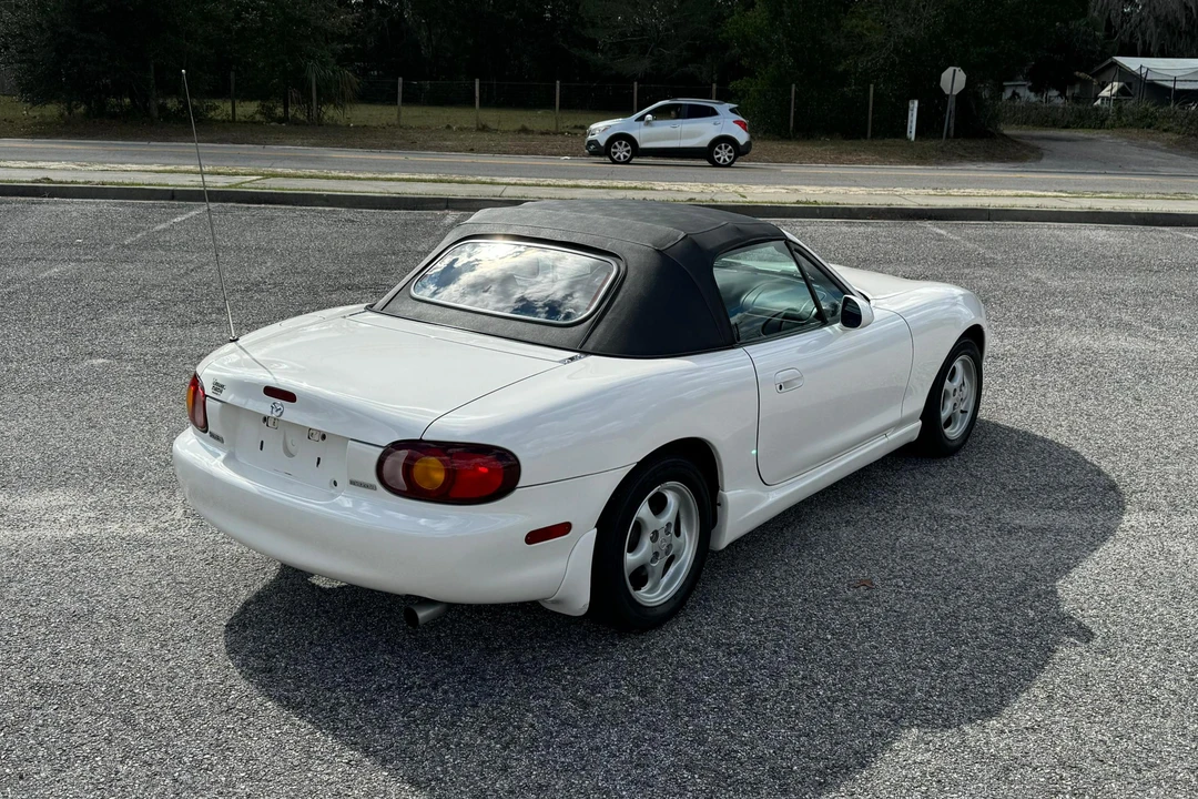 2000 Mazda NB MX-5 Miata - Image 10 of 11