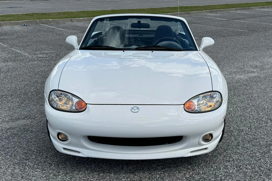 2000 Mazda NB MX-5 Miata - Image 2 of 11