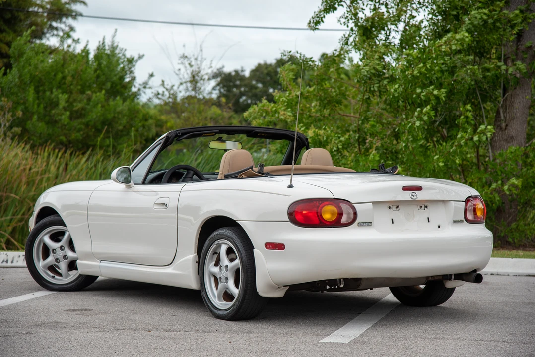 2000 Mazda NB MX-5 Miata - Image 19 of 31