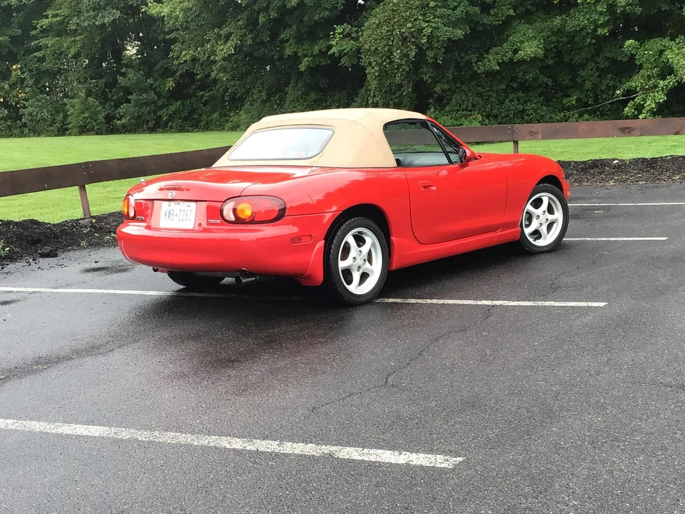 2000 Mazda NB MX-5 Miata - Image 11 of 31