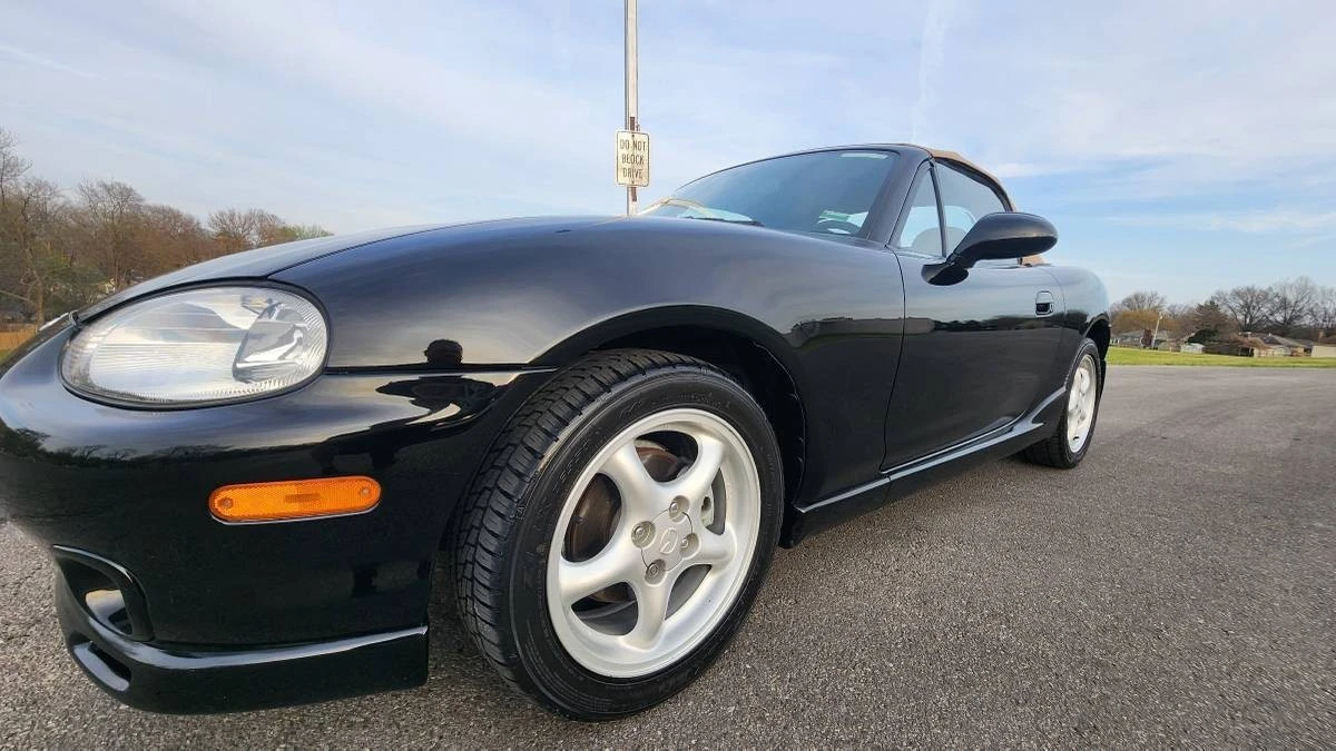 2000 Mazda NB MX-5 Miata - Image 2 of 23