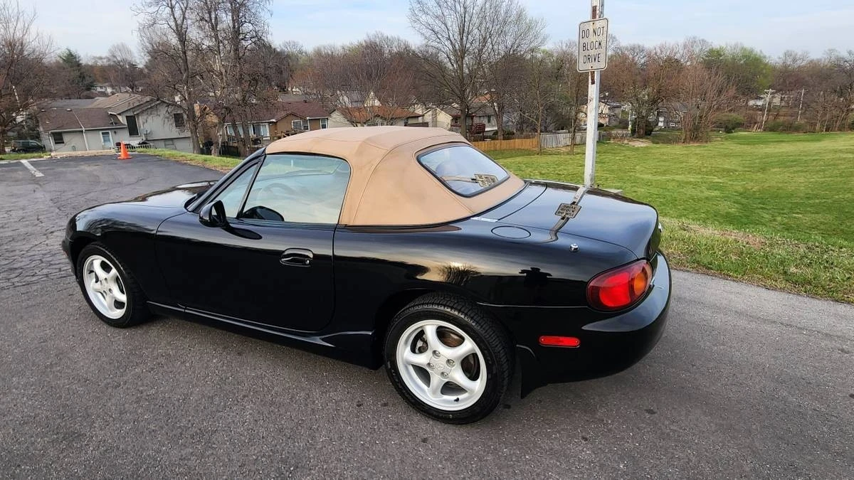 2000 Mazda NB MX-5 Miata - Image 10 of 23