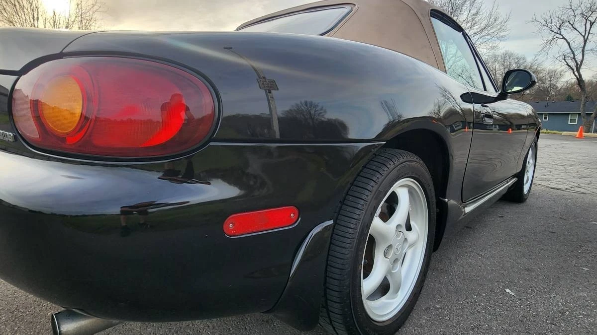 2000 Mazda NB MX-5 Miata - Image 11 of 23