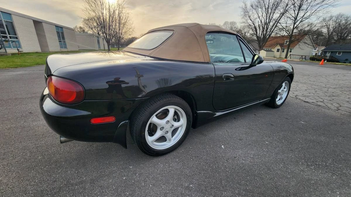 2000 Mazda NB MX-5 Miata - Image 7 of 23