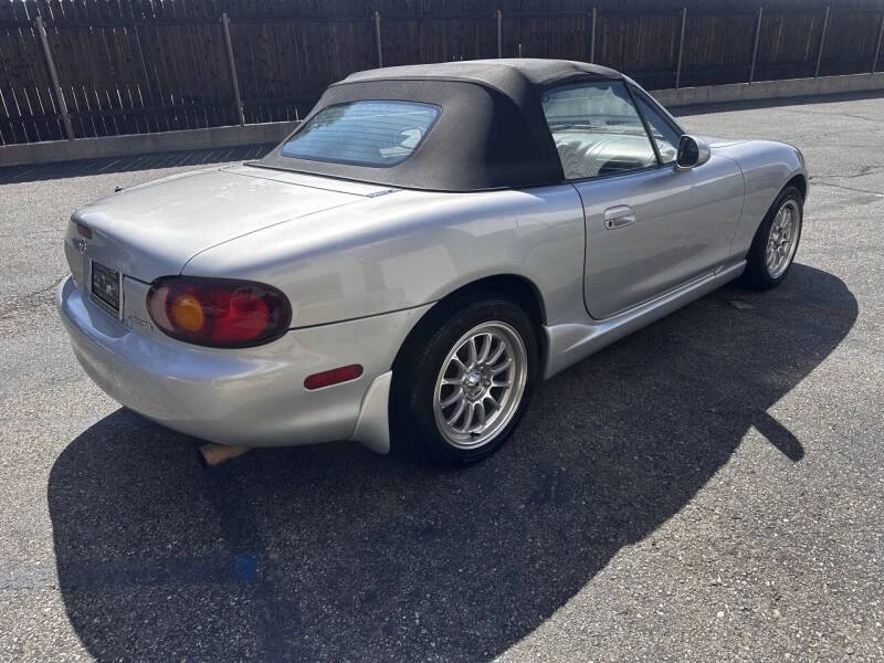 2000 Mazda NB MX-5 Miata - Image 2 of 15