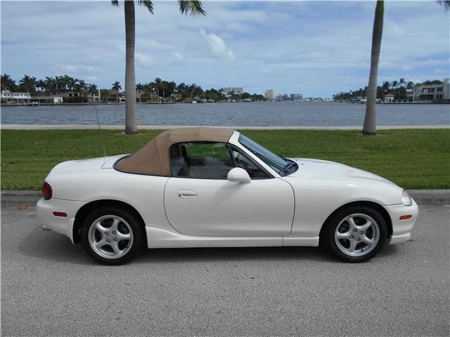 2000 Mazda NB MX-5 Miata - Image 2 of 12