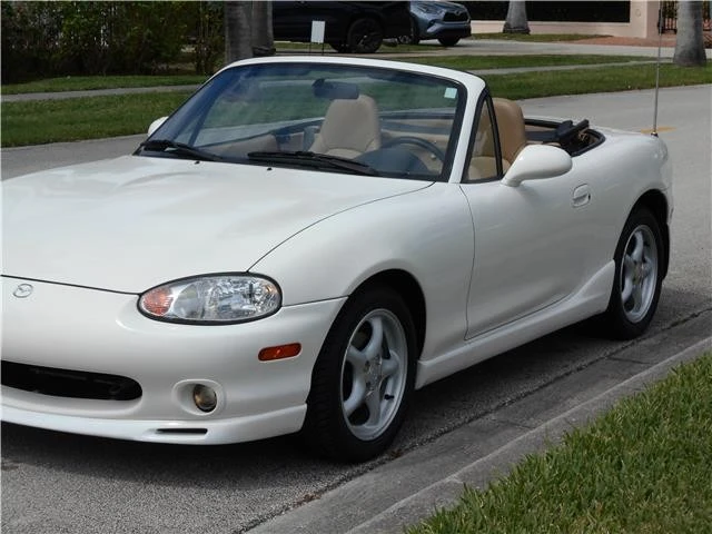 2000 Mazda NB MX-5 Miata - Image 9 of 12
