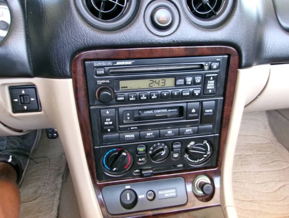 2000 Mazda NB MX-5 Miata - Image 13 of 14