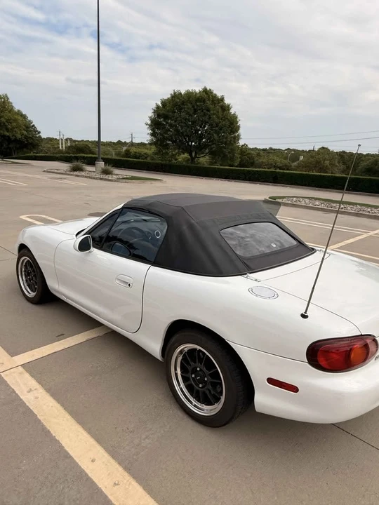 2000 Mazda NB MX-5 Miata - Image 2 of 19
