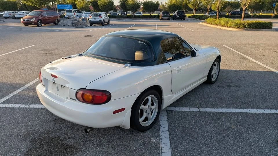 2000 Mazda NB MX-5 Miata - Image 2 of 10